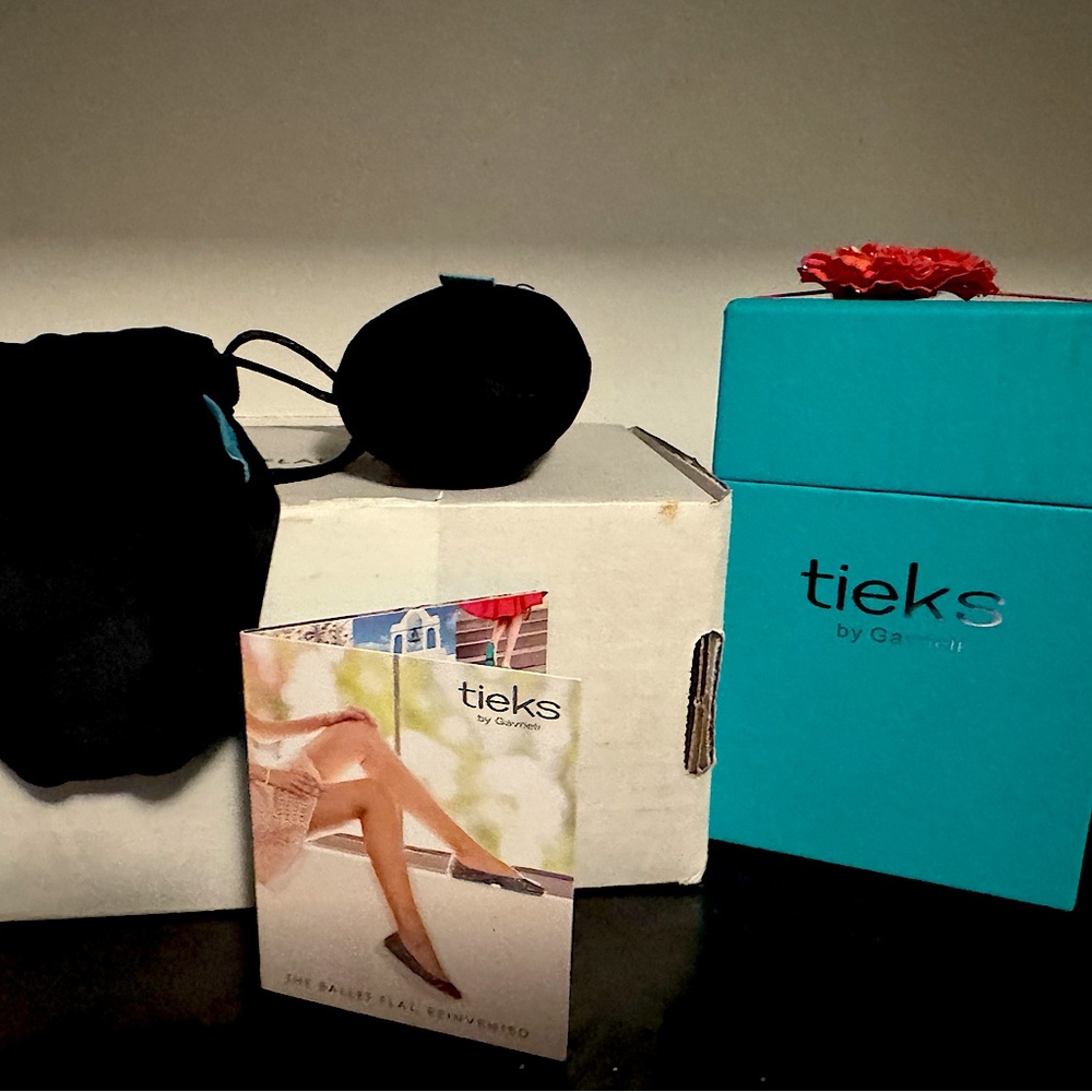 Tieks Box, Shoe Bag, Tote and Flower (Accessories Only)